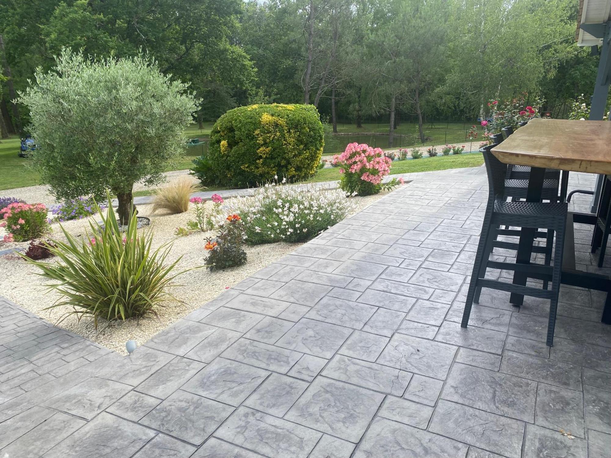 Bed and Breakfast Les Pins Perdus Saint-Ciers-d'Abzac Exterior foto